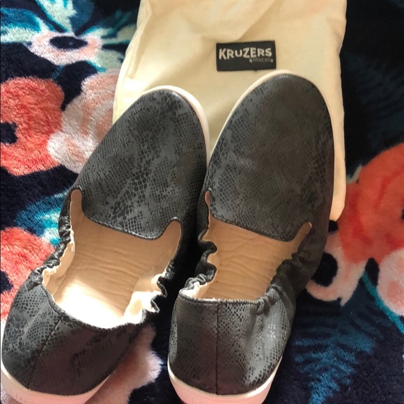 Shoes - Foldable comfy shoes. Size 9/10